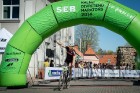 Spītējot putekļiem un saulei, 27. aprīlī vairāk kā 2000 dalībnieki pieveica SEB MTB maratona 1. posmu Cēsis - Valmiera. Vairāk - www.velo.lv 1