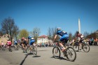 Spītējot putekļiem un saulei, 27. aprīlī vairāk kā 2000 dalībnieki pieveica SEB MTB maratona 1. posmu Cēsis - Valmiera. Vairāk - www.velo.lv 15