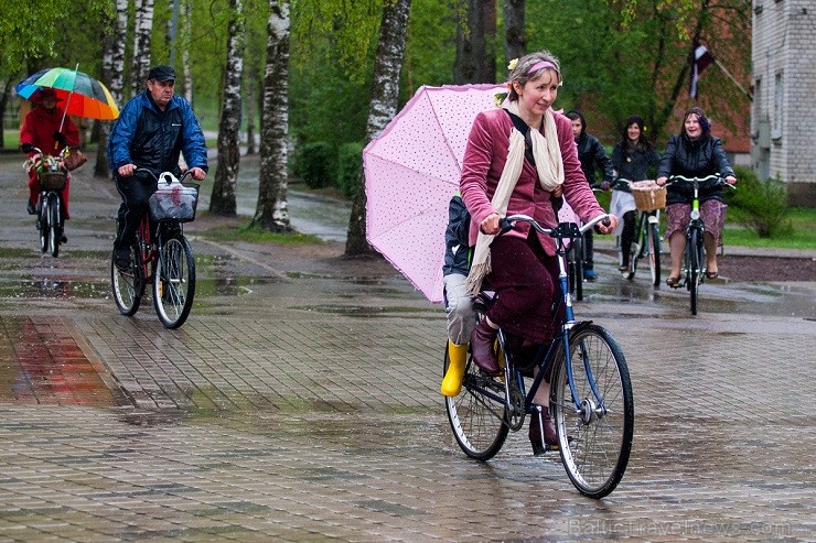 4. maijā Ogrē notika pirmais Tvīda brauciens. Lai gan lietus gāza aumaļām, braucienā piedalījās ap 100 dalībnieku 4. maijā Ogrē notika pirmais Tvīda brauciens. Lai gan lietus gāza aumaļām, braucienā piedalījās ap 100 dalībnieku 120650