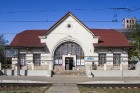 Stacijas nosaukums no sākuma bijis Aleksandra vārtu stacija, 1928. gadā stacija pārdēvēta par Zemitāniem. 1942. gadā stacijas nosaukums bija Gaisa Til 2