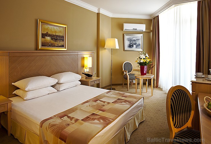 Salamis Bay Conti Resort viesnīcā ir 6 luksus numuri. Luksus numuros ir skats uz jūru, dzīvojamā istaba un guļamistaba ir atsevišķi nodalītas. Tajās a 121182