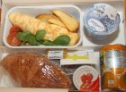 Tūroperatora «Novatours» sadarbības partneris «LSG», kas lidostā Rīga apkalpo lidsabiedrības kopš 1993. gada, piedāvā dažādus ēdienu komplektus lidoju 26