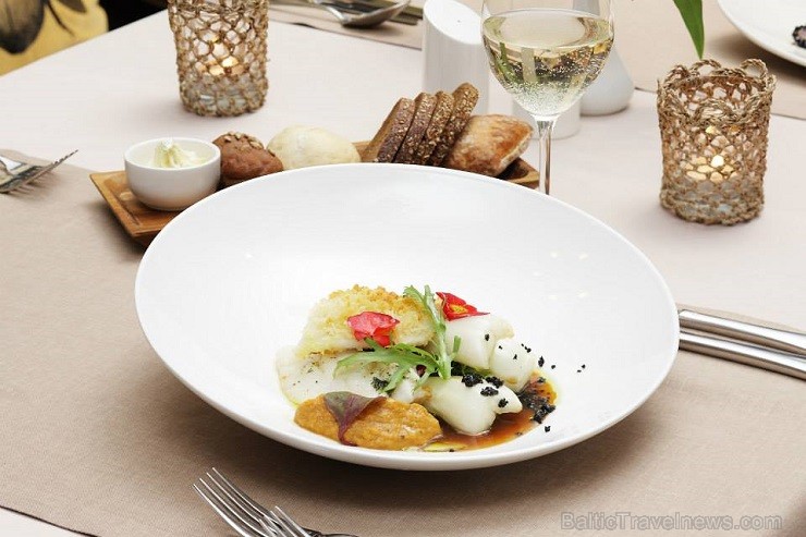 Vecrīgas viesnīcas Wellton Centrum Hotel & Spa restorāna Melnā Bite kolektīvs aicina nogaršot ēdienus no jaunās un papildinātās ēdienkartes. Vairāk - Vecrīgas viesnīcas Wellton Centrum Hotel & Spa restorāna Melnā Bite kolektīvs aicina nogaršot ēdienus no jaunās un papildinātās ēdienkartes. Vairāk - 121459