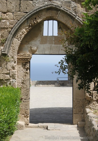 Travelnews.lv redakcija sadarbībā ar tūroperatoru GoAdventure apmeklē populāro gotiskās arhitektūras pieminekli Kiprā - Bellapē abatiju (1200.gads) 121653