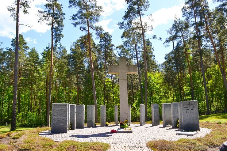 Šogad aprit 10 gadi kopš Daugavpilī tika iesvētīta Austrumlatvijā lielākā rekonstruētā Otrā pasaules kara vācu karavīru kapsēta, kurā ir apglabāti ap  121683
