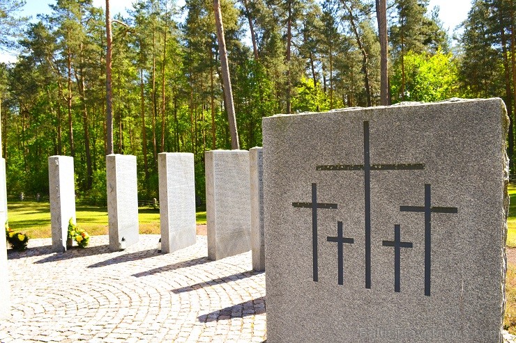 Šis aicinājums šodien ir kļuvis ļoti aktuāls. Lai atzīmētu kapsētas iesvētīšanas 10. gadadienu, Vācu kara kapu kopšanas Tautas apvienība organizēja kr 121687