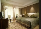 Premium istabās ir divguļamās gultas, moderns šūpuļkrēsls, samtainas gultas, kā arī marmora vanna un atsevišķas dušas. Šīs istabas ir piemērotas viesi 7