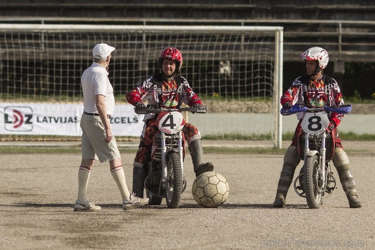 Latvijas vienīgā motobola komanda Rīga ir iesākusi Centrāleiropas līgas sezonu, pirmajā mājas spēlē mērojoties spēkiem ar Bartuva komandu no Skuodas p Latvijas vienīgā motobola komanda Rīga ir iesākusi Centrāleiropas līgas sezonu, pirmajā mājas spēlē mērojoties spēkiem ar Bartuva komandu no Skuodas p 122139