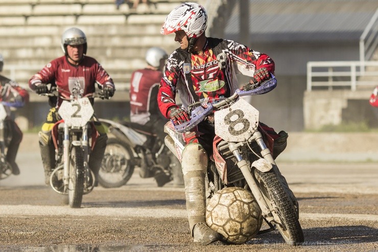 Latvijas vienīgā motobola komanda Rīga ir iesākusi Centrāleiropas līgas sezonu, pirmajā mājas spēlē mērojoties spēkiem ar Bartuva komandu no Skuodas p Latvijas vienīgā motobola komanda Rīga ir iesākusi Centrāleiropas līgas sezonu, pirmajā mājas spēlē mērojoties spēkiem ar Bartuva komandu no Skuodas p 122162
