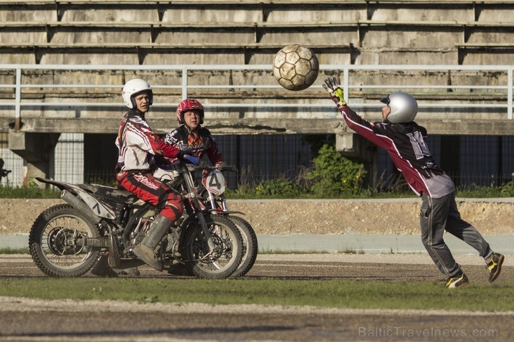 Latvijas vienīgā motobola komanda Rīga ir iesākusi Centrāleiropas līgas sezonu, pirmajā mājas spēlē mērojoties spēkiem ar Bartuva komandu no Skuodas p Latvijas vienīgā motobola komanda Rīga ir iesākusi Centrāleiropas līgas sezonu, pirmajā mājas spēlē mērojoties spēkiem ar Bartuva komandu no Skuodas p 122163