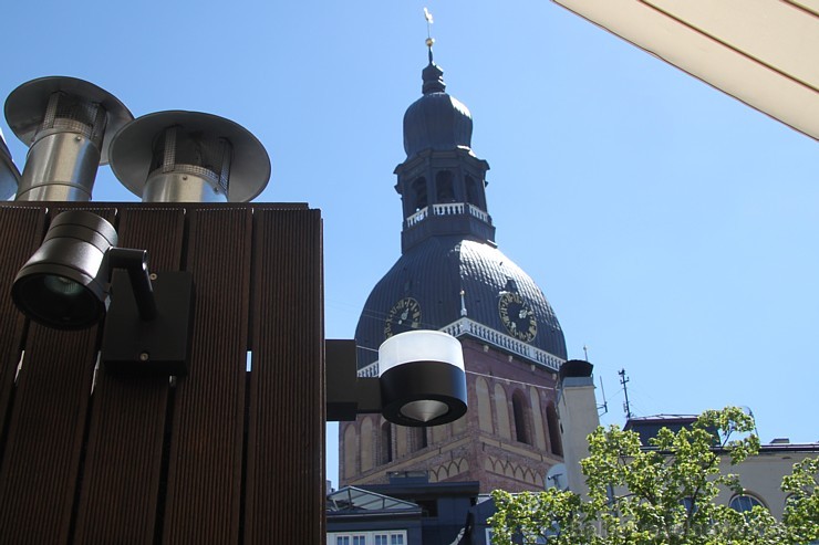 Vecrīgas restorāns «Le Dome» piedāvā romatisku jumta terasi bez ielas trokšņa 122562