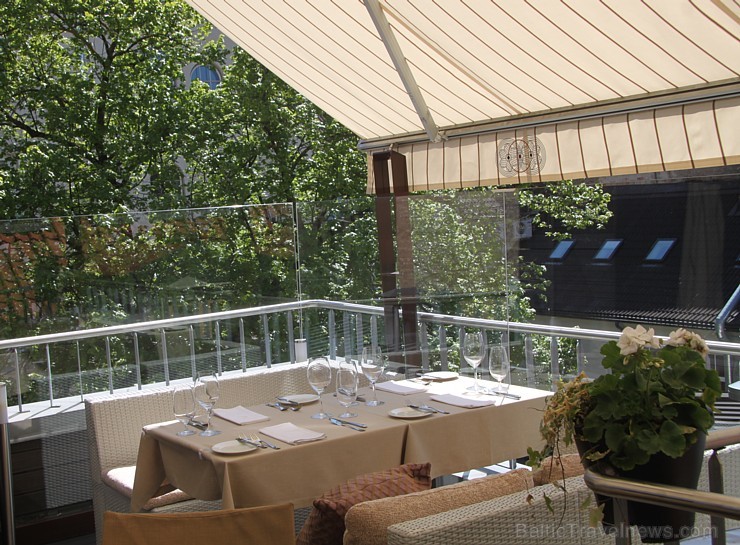 Vecrīgas restorāns «Le Dome» piedāvā romatisku jumta terasi bez ielas trokšņa 122563