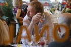 22. maija saulainajā vakarā restorānā Burkāns pulcējās īsti gardēži, lai baudītu Latvijā zināmu šefpavāru pagatavotus ēdienus un piemeklētus vīnus - w 50
