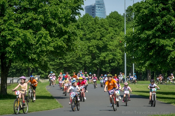 25. maijā Rīgā, Uzvaras parkā norisinājās Rīgas bērnu mini velomaratons, kurā piedalījušies teju 300 mazie riteņbraucēji vecumā no 3 līdz 11 gadiem 123022