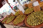 Polensas tirdziņš piedāvā dažādus Spānijas gardumus – olīvas, sierus, vītinātu gaļu 12