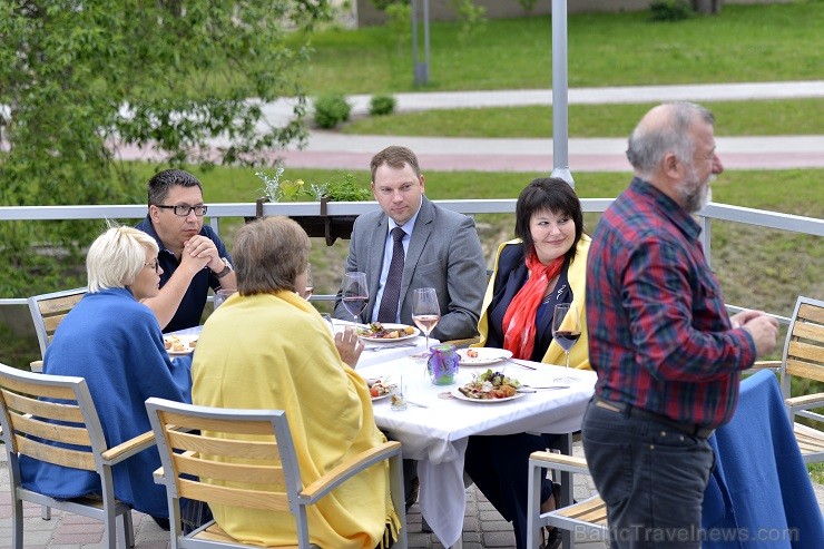 29. maija vakarā viesnīcas KOLONNA Hotel Rēzekne restorānā ROZALIJA notika vasaras terases atklāšanas svinības - www.hotelkolonna.com 29. maija vakarā viesnīcas KOLONNA Hotel Rēzekne restorānā ROZALIJA notika vasaras terases atklāšanas svinības - www.hotelkolonna.com 124002
