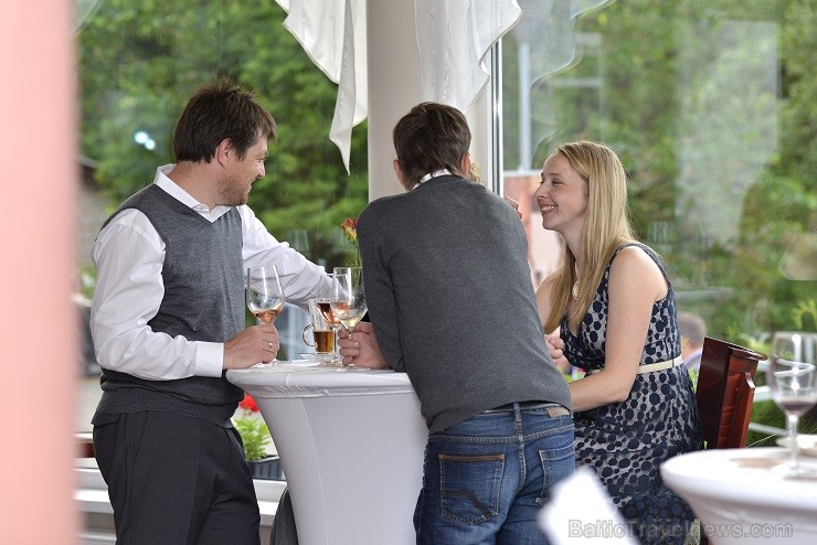 29. maija vakarā viesnīcas KOLONNA Hotel Rēzekne restorānā ROZALIJA notika vasaras terases atklāšanas svinības - www.hotelkolonna.com 29. maija vakarā viesnīcas KOLONNA Hotel Rēzekne restorānā ROZALIJA notika vasaras terases atklāšanas svinības - www.hotelkolonna.com 124011