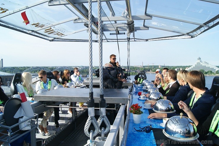 Līdz 8. jūnijam Rīgā viesojas neparastais debesu restorāns Dinner In The Sky. Nepalaid garām šo iespēju un rezervē vietu www.dinnerinthesky.lv Līdz 8. jūnijam Rīgā viesojas neparastais debesu restorāns Dinner In The Sky. Nepalaid garām šo iespēju un rezervē vietu www.dinnerinthesky.lv 124389