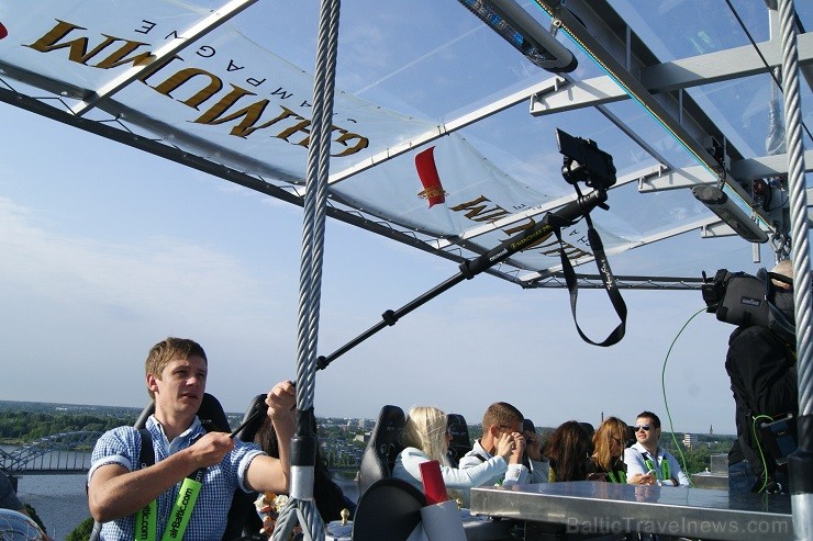 Līdz 8. jūnijam Rīgā viesojas neparastais debesu restorāns Dinner In The Sky. Nepalaid garām šo iespēju un rezervē vietu www.dinnerinthesky.lv Līdz 8. jūnijam Rīgā viesojas neparastais debesu restorāns Dinner In The Sky. Nepalaid garām šo iespēju un rezervē vietu www.dinnerinthesky.lv 124405