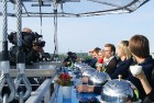 Līdz 8. jūnijam Rīgā viesojas neparastais debesu restorāns Dinner In The Sky. Nepalaid garām šo iespēju un rezervē vietu www.dinnerinthesky.lv 11