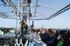 Līdz 8. jūnijam Rīgā viesojas neparastais debesu restorāns Dinner In The Sky. Nepalaid garām šo iespēju un rezervē vietu www.dinnerinthesky.lv 32