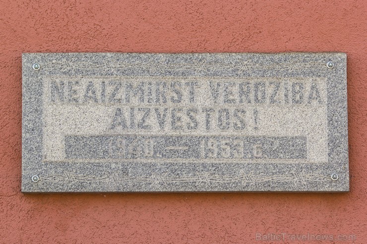 Krustpils stacija ir lielākā līnijas Rīga - Daugavpils starpstacija, kura izbūvēta līdz ar līnijas būvniecību 1861. gadā. Vecā stacijas ēka tika sagra Krustpils stacija ir lielākā līnijas Rīga - Daugavpils starpstacija, kura izbūvēta līdz ar līnijas būvniecību 1861. gadā. Vecā stacijas ēka tika sagra 124935