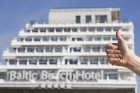 Pieczvaigžņu viesnīca Baltic Beach Hotel atklāj pludmales bāru Bar & Grill 25