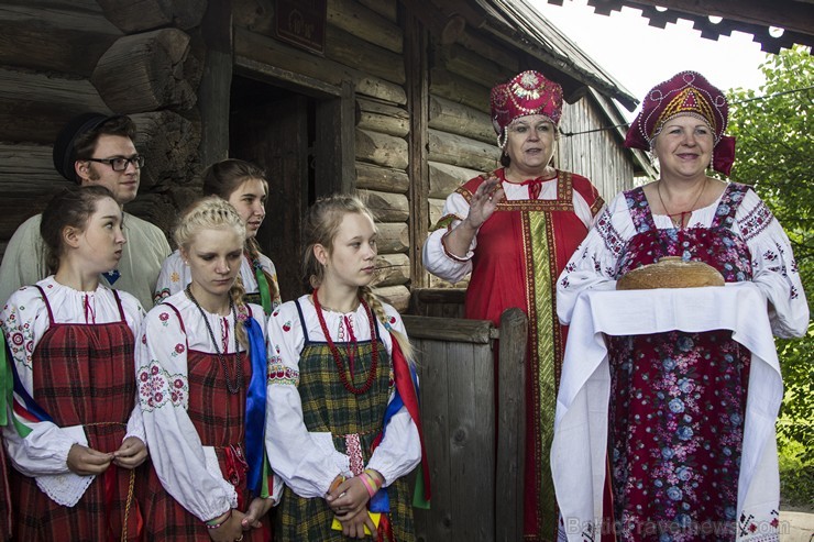 Žurnālisti no Latvijas, Igaunijas un Krievijas apmeklē A. Puškina auklītes māju 125371