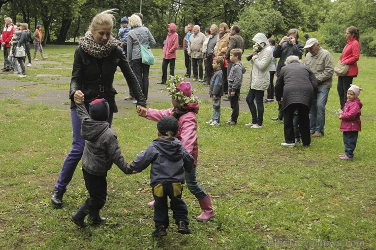 Pasākumā piedalījās bērnu folkloras kopas Krulla, Ciguzis un mazie rīdzinieki ar saviem vecākiem 125950