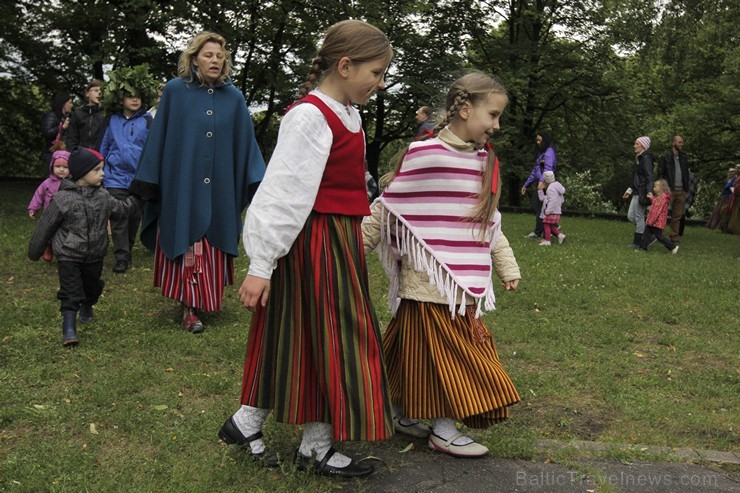 Pasākumā piedalījās bērnu folkloras kopas Krulla, Ciguzis un mazie rīdzinieki ar saviem vecākiem 125953
