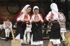 Pasaules saulgriežu festivāla programmu veidoja dziesmas, dejas un rituāli, sākot ar pašmāju un tuvāko kaimiņu skanīgākajiem līgotājiem, Rumānijas un  30