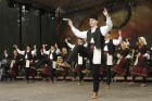 Pasaules saulgriežu festivāla programmu veidoja dziesmas, dejas un rituāli, sākot ar pašmāju un tuvāko kaimiņu skanīgākajiem līgotājiem, Rumānijas un  34