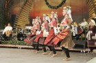 Pasaules saulgriežu festivāla programmu veidoja dziesmas, dejas un rituāli, sākot ar pašmāju un tuvāko kaimiņu skanīgākajiem līgotājiem, Rumānijas un  36