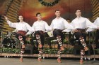 Pasaules saulgriežu festivāla programmu veidoja dziesmas, dejas un rituāli, sākot ar pašmāju un tuvāko kaimiņu skanīgākajiem līgotājiem, Rumānijas un  1