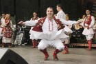 Pasaules saulgriežu festivāla programmu veidoja dziesmas, dejas un rituāli, sākot ar pašmāju un tuvāko kaimiņu skanīgākajiem līgotājiem, Rumānijas un  37