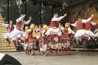 Pasaules saulgriežu festivāla programmu veidoja dziesmas, dejas un rituāli, sākot ar pašmāju un tuvāko kaimiņu skanīgākajiem līgotājiem, Rumānijas un  38