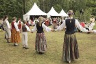 Pasaules saulgriežu festivāla programmu veidoja dziesmas, dejas un rituāli, sākot ar pašmāju un tuvāko kaimiņu skanīgākajiem līgotājiem, Rumānijas un  42