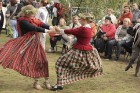 Pasaules saulgriežu festivāla programmu veidoja dziesmas, dejas un rituāli, sākot ar pašmāju un tuvāko kaimiņu skanīgākajiem līgotājiem, Rumānijas un  45