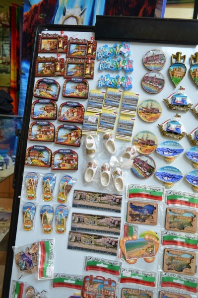 Suvenīru veikaliņi viesnīcās - ledusskapja magnētiņi no 1 līdz 3,5 levām