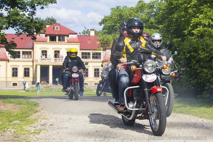 Starptautiskā moto festivāla Baltic Jawa 2014 dalībnieki viesojas Dikļu pilī 126785