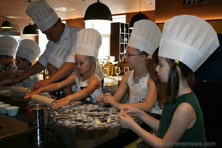 Šoreiz meistarklase būs japāņu rolu pagatavošanā. Meistarklasi vadīs restorāna suši pavārs, kas iemācīs bērnus gatavot gan tradicionālus japāņu rolus, 127521