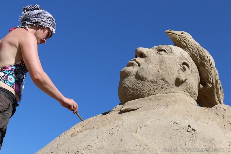 8. Starptautiskais Smilšu skulptūru festivāls «Summer Signs 2014» norisināsies no 12. līdz 13. jūlijam. Šobrīd norisinās skulptūru tapšanas process 127708