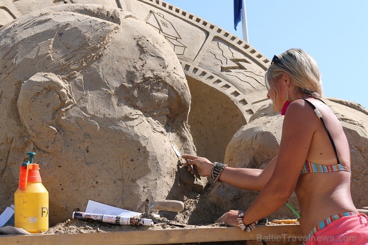 8. Starptautiskais Smilšu skulptūru festivāls «Summer Signs 2014» norisināsies no 12. līdz 13. jūlijam. Šobrīd norisinās skulptūru tapšanas process 127709