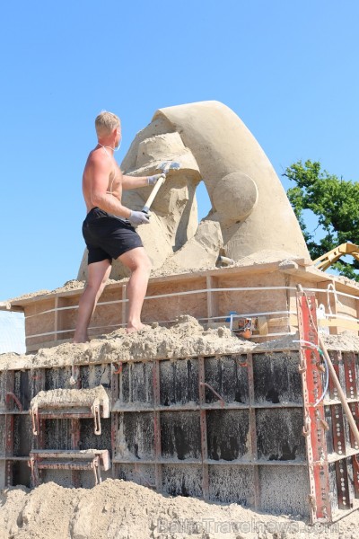 8. Starptautiskais Smilšu skulptūru festivāls «Summer Signs 2014» norisināsies no 12. līdz 13. jūlijam. Šobrīd norisinās skulptūru tapšanas process 127710