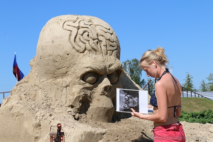 8. Starptautiskais Smilšu skulptūru festivāls «Summer Signs 2014» norisināsies no 12. līdz 13. jūlijam. Šobrīd norisinās skulptūru tapšanas process 127714