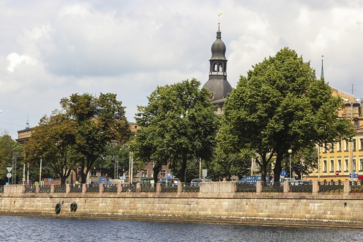 Travelnews.lv redakcija apskata Vecrīgu no Rīgas kanāla un Daugavas ūdeņiem 128648