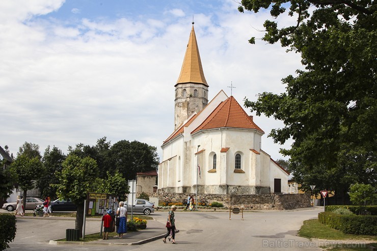 Dievnama būvniecības darbi tika veikti no 1584. līdz 1593. gadam 128750