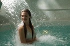 Opera Hotel & Spa viesi var izbaudīt patīkamu ūdens masāžu. 14