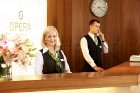 Viesnīcas recepcijā vienmēr var sastapt izpalīdzīgus un smaidīgus administratorus. 2