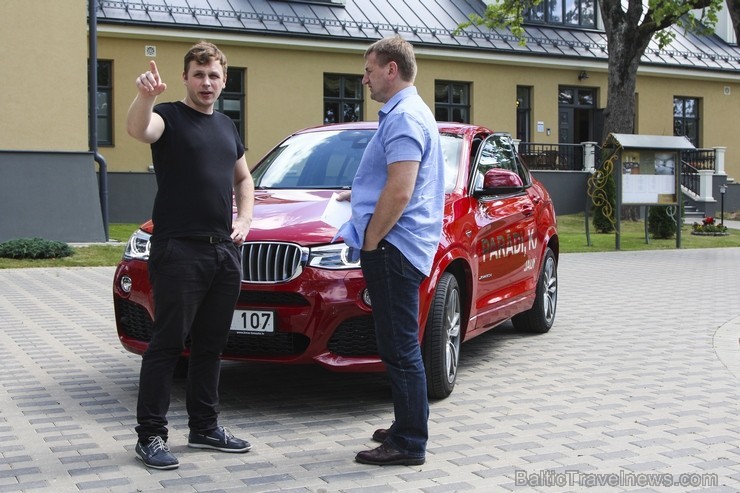 Travelnews.lv redakcija ar jauno «BMW X4 3.0d» ciemojas Skrundas muižā - www.SkrundasMuiza.lv 129041